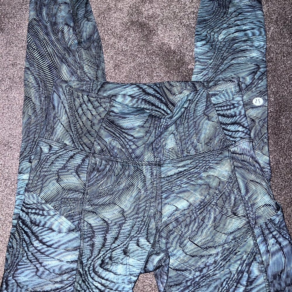 Lululemon leggings size 4 ankle length high waisted